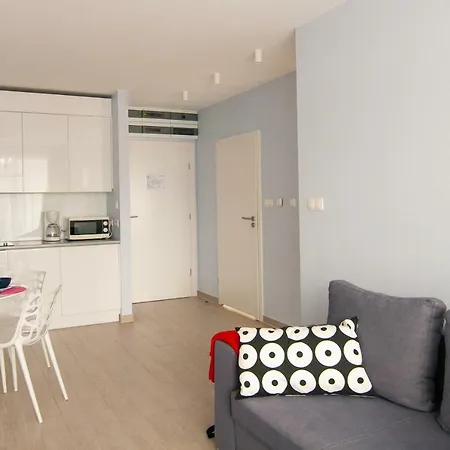 21 Czarna Gora * シェンナ